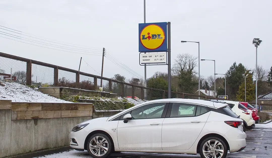 Incidentas automobilių stovėjimo aikštelėje: nėščia moteris gauna € 15 000 kompensaciją